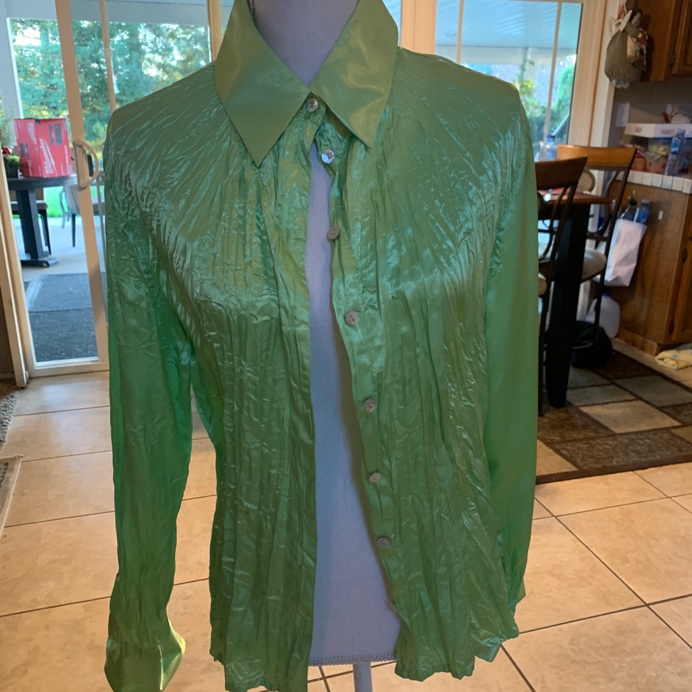Violet & Claire green texturized top